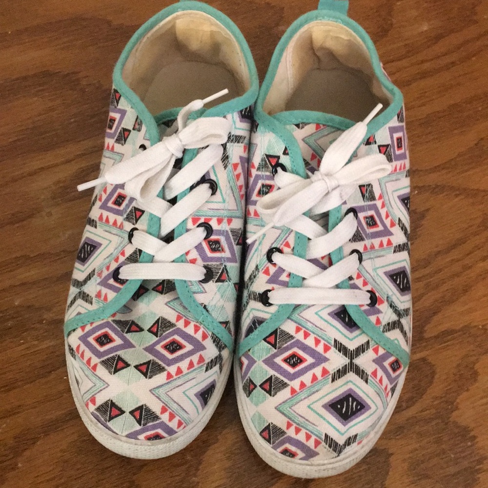 Womens SZ 8 Geometric Pattern Sneakers - Picture 10 of 10